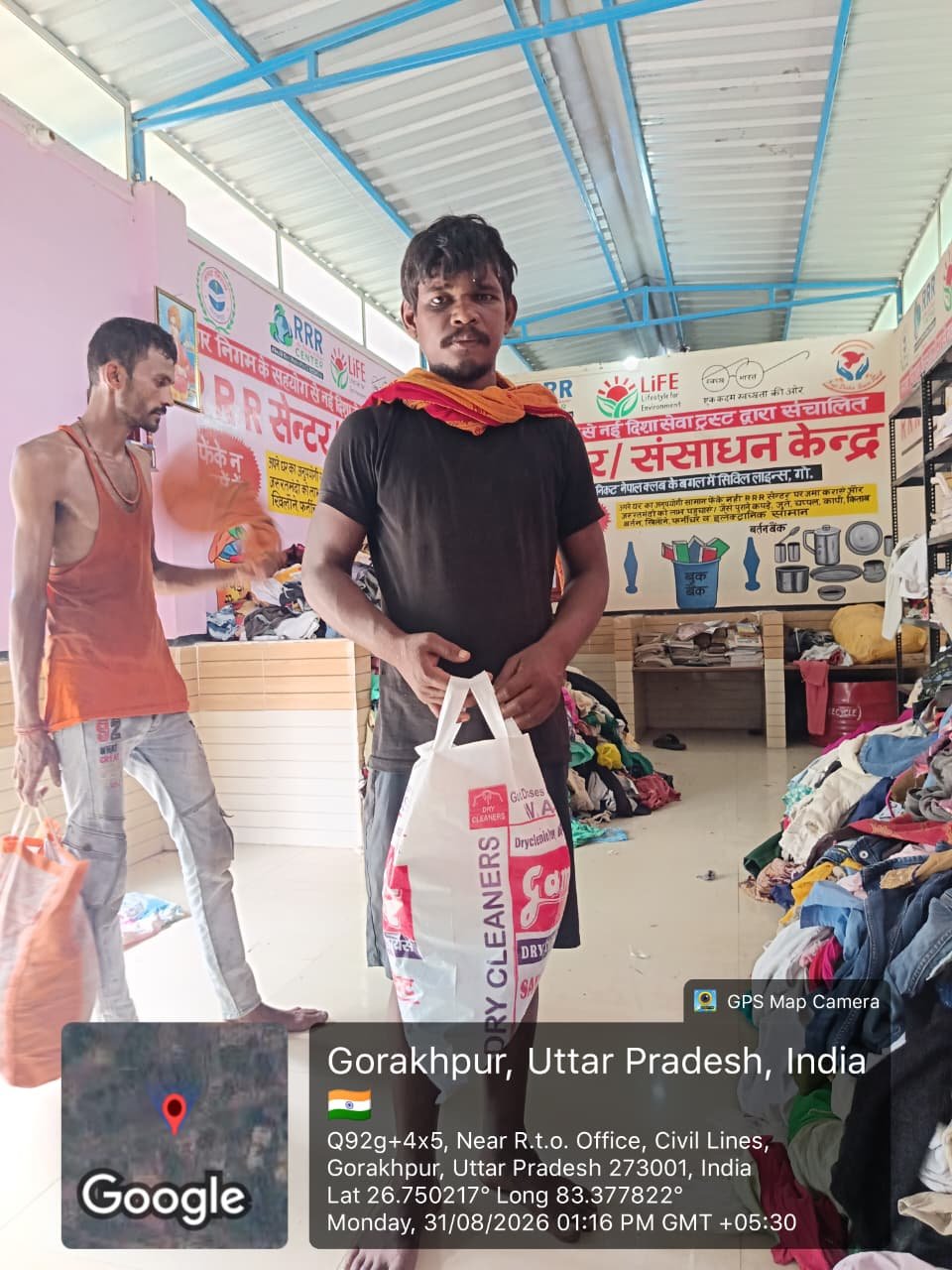 Humanity & Social Service ❤️🙏 The Triple R Center, Civil Lines, Golghar, Gorakhpur, operated by Nayi Disha Sewa Trust, is continuously working to support underprivileged and needy people in our society.