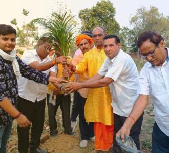 Social service by Nayi Disha Sewa Trust for poor and needy people in Gorakhpur